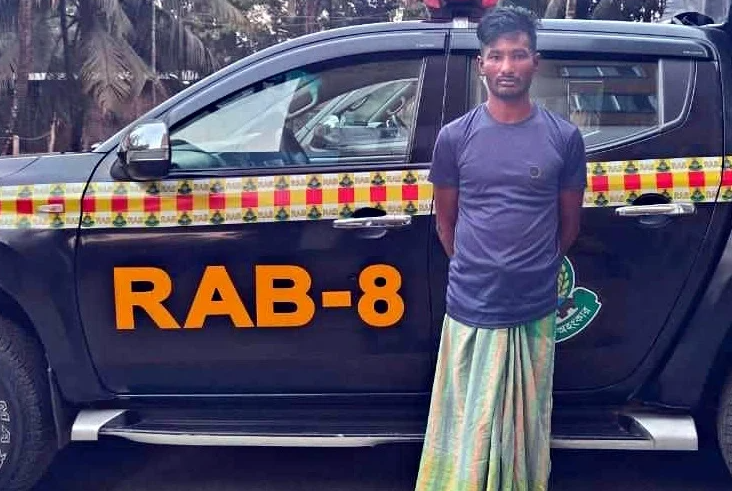 তজুমদ্দিনে র্যাবের অভিযান: আব্বাস ডাকাত গ্রেপ্তার